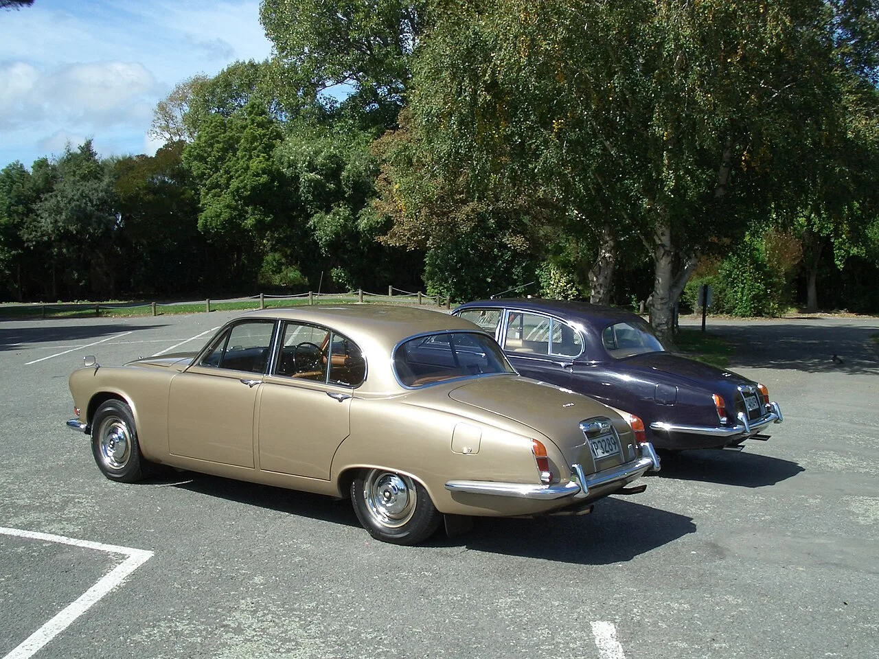 Daimler Sovereign, rear