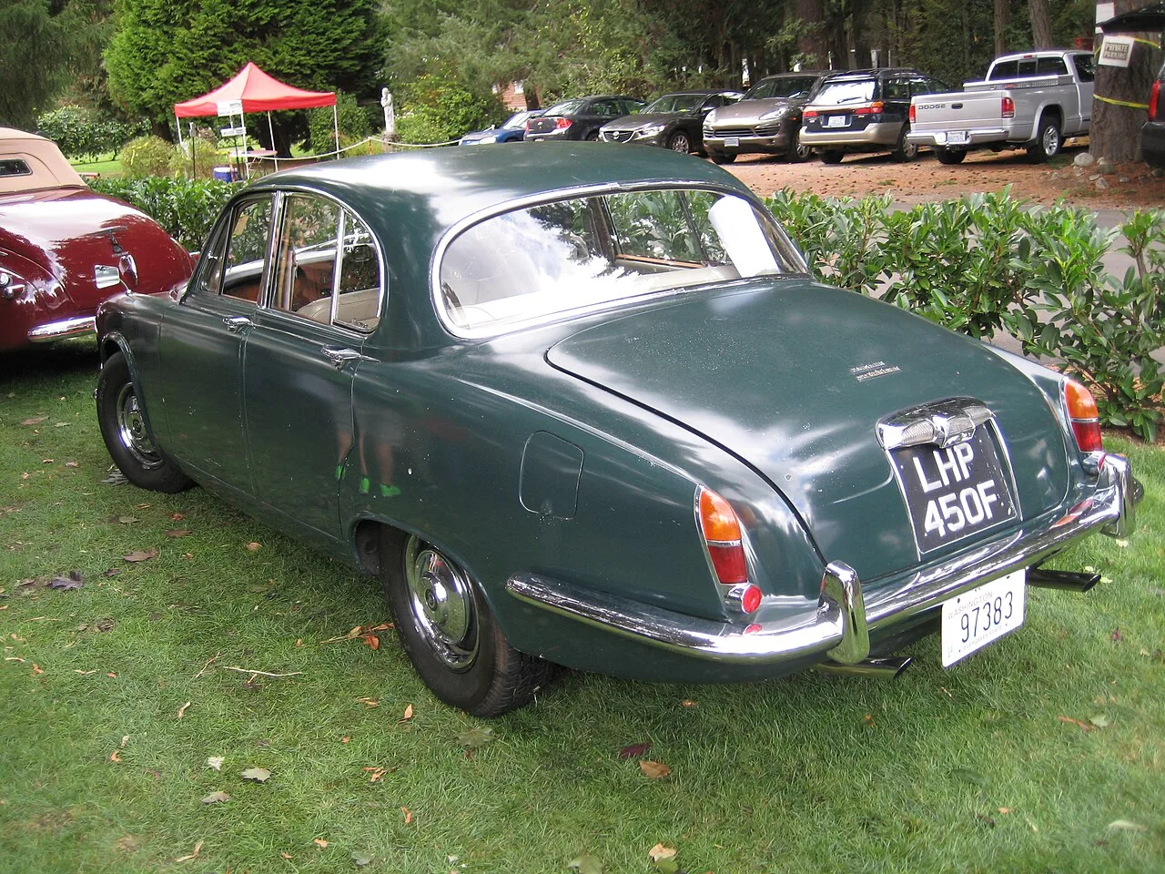 Daimler Sovereign, side