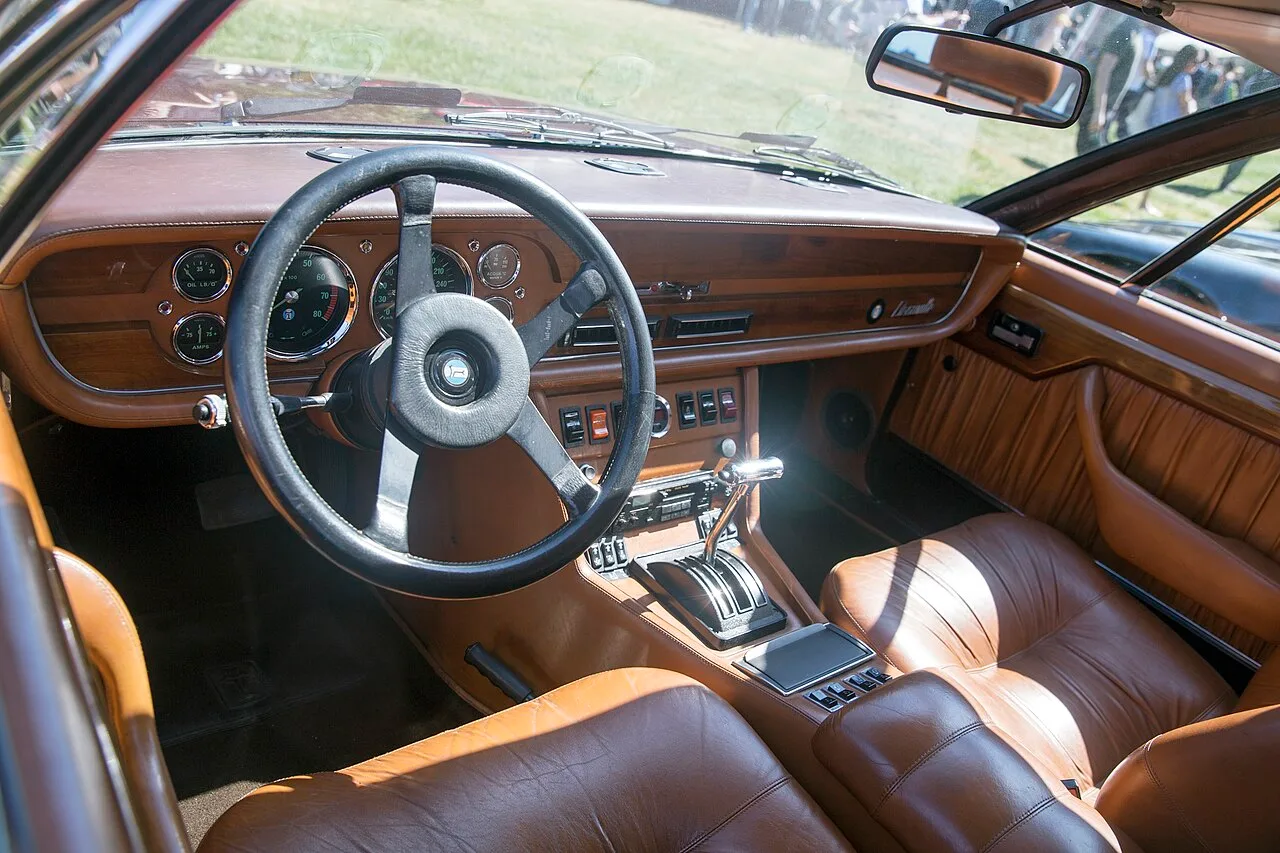De Tomaso Deauville, interior