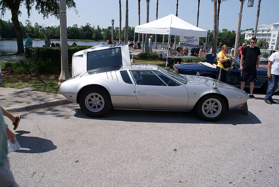 De Tomaso Mangusta, side