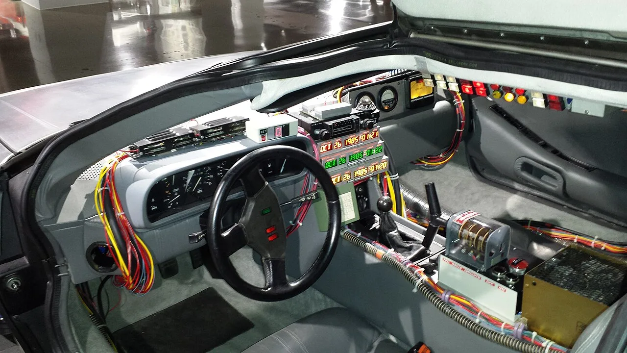 DeLorean DMC-12, interior