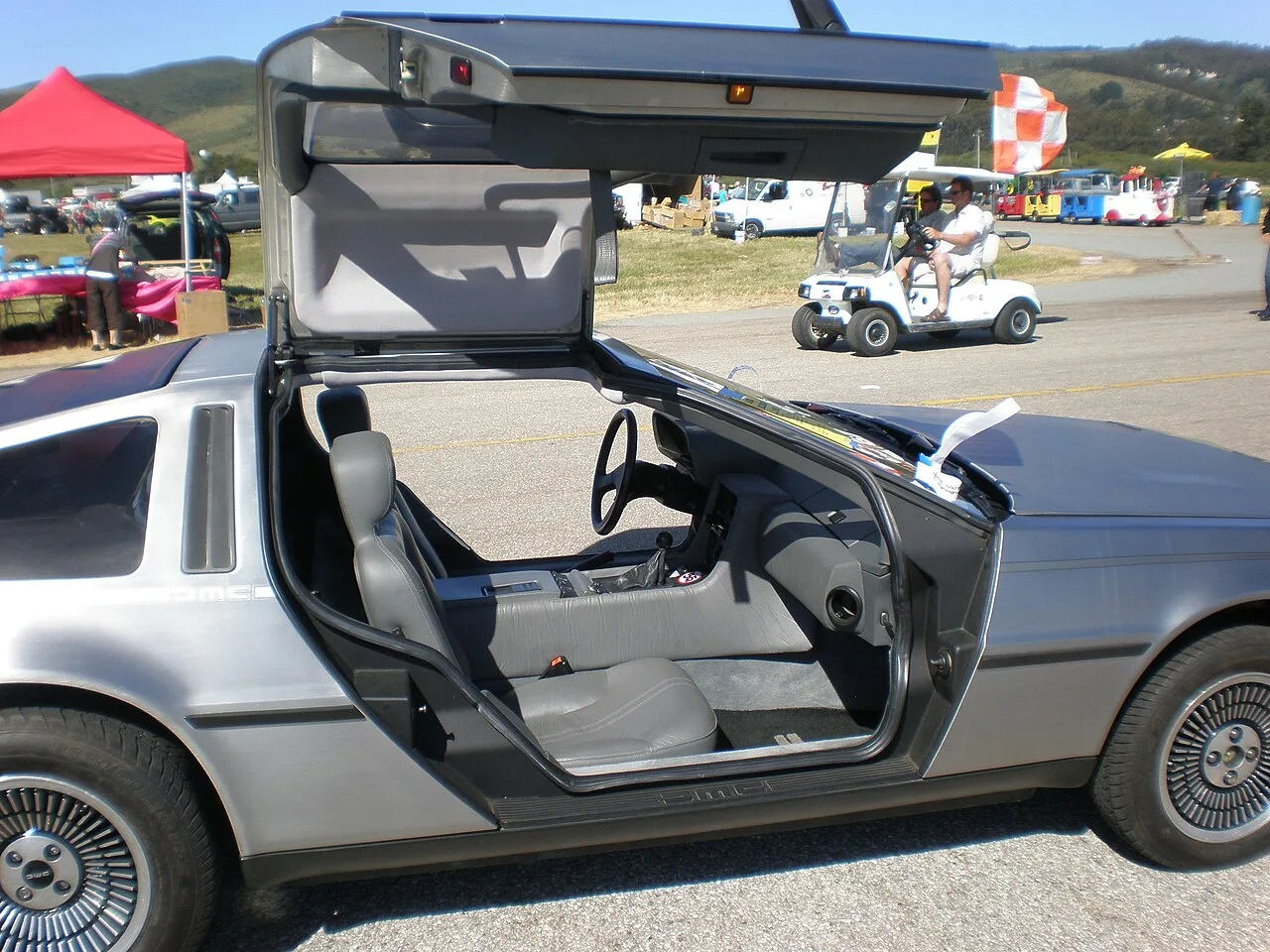DeLorean DMC-12, side