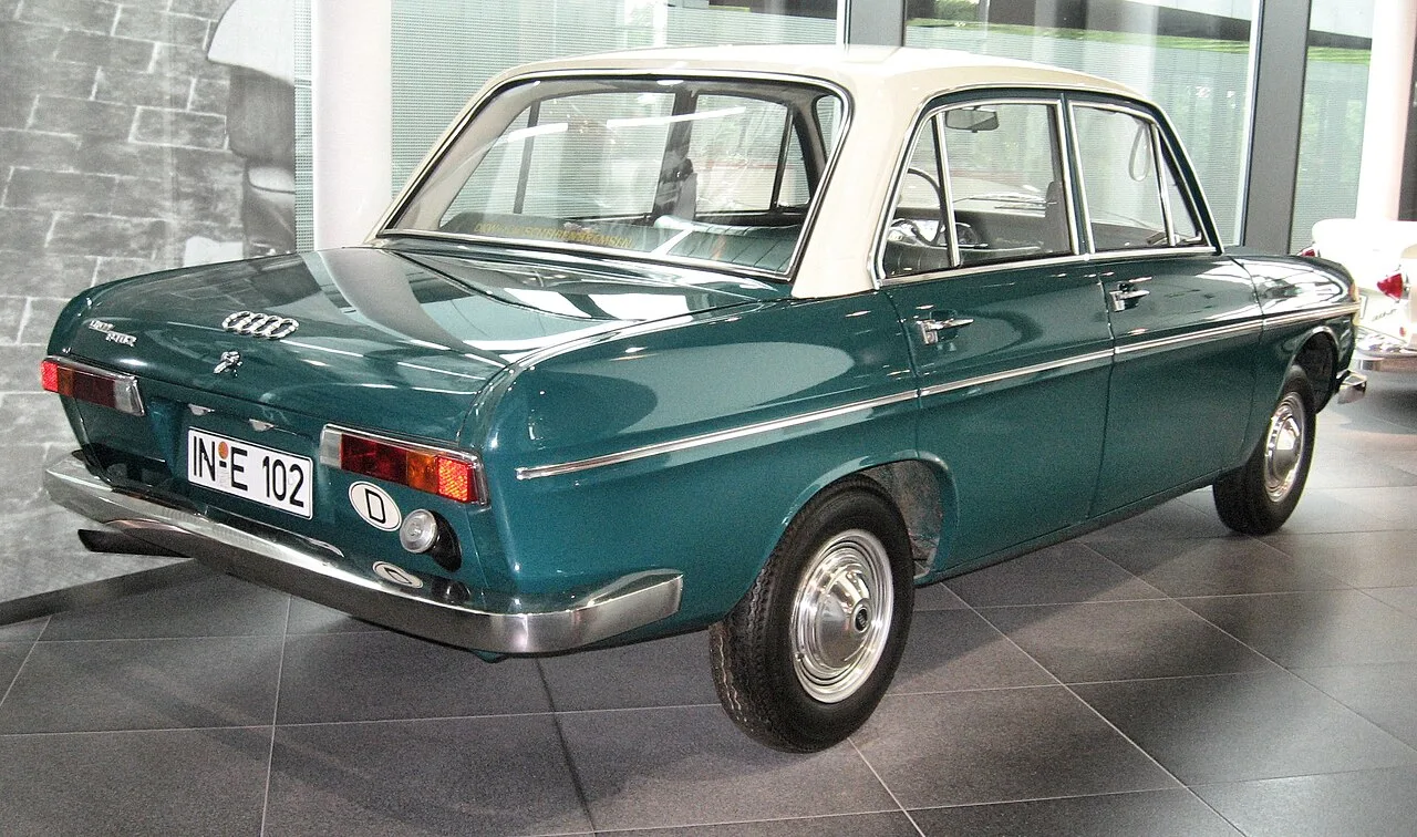 DKW F102, rear