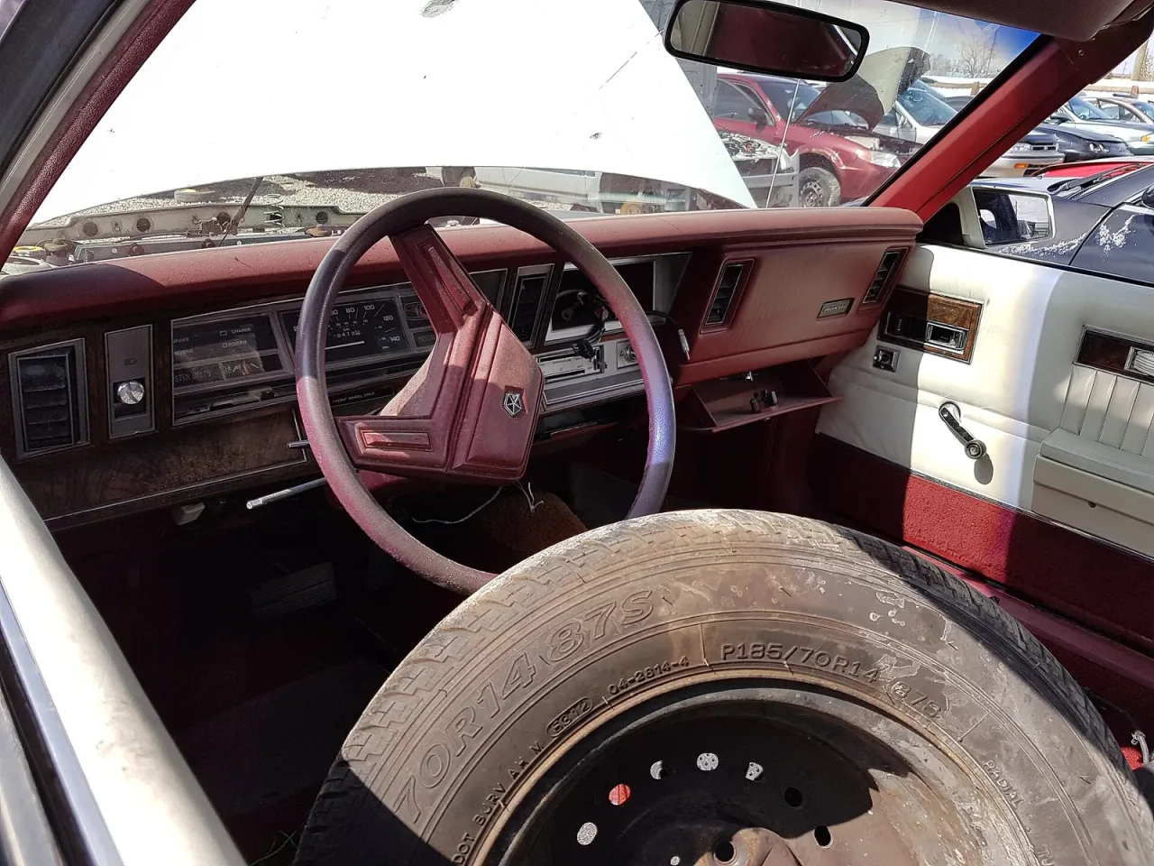 Dodge 600, interior