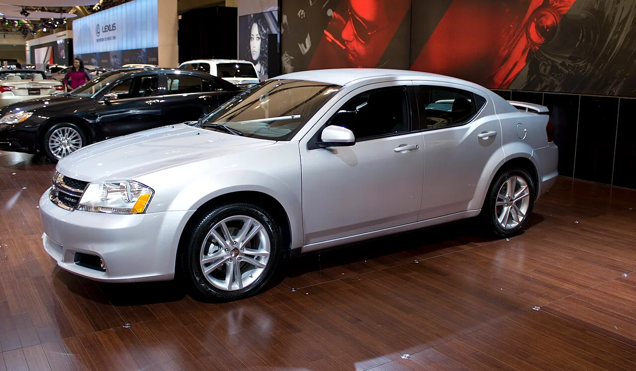 Dodge Avenger, side