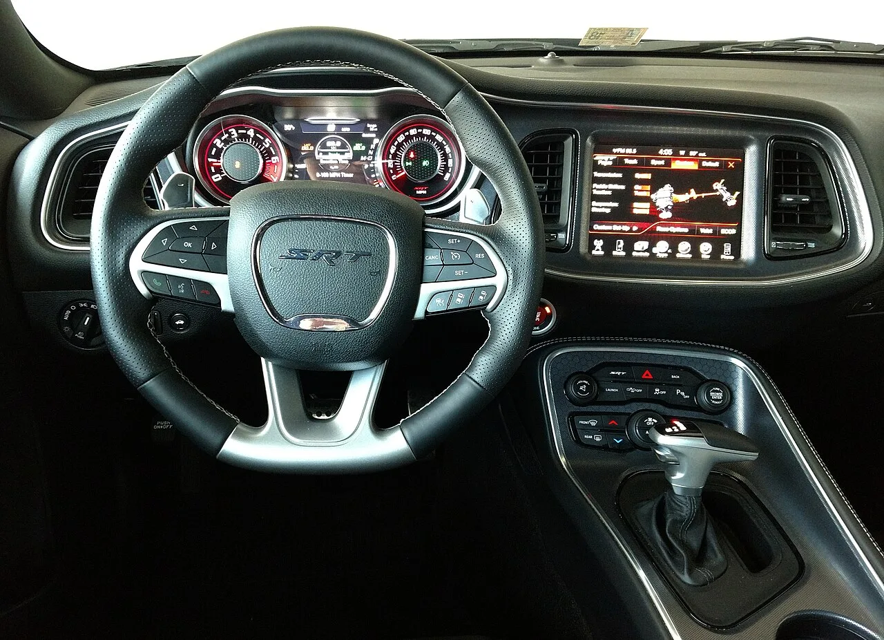 Dodge Challenger SRT, interior