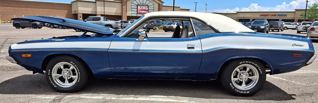 Dodge Challenger, side