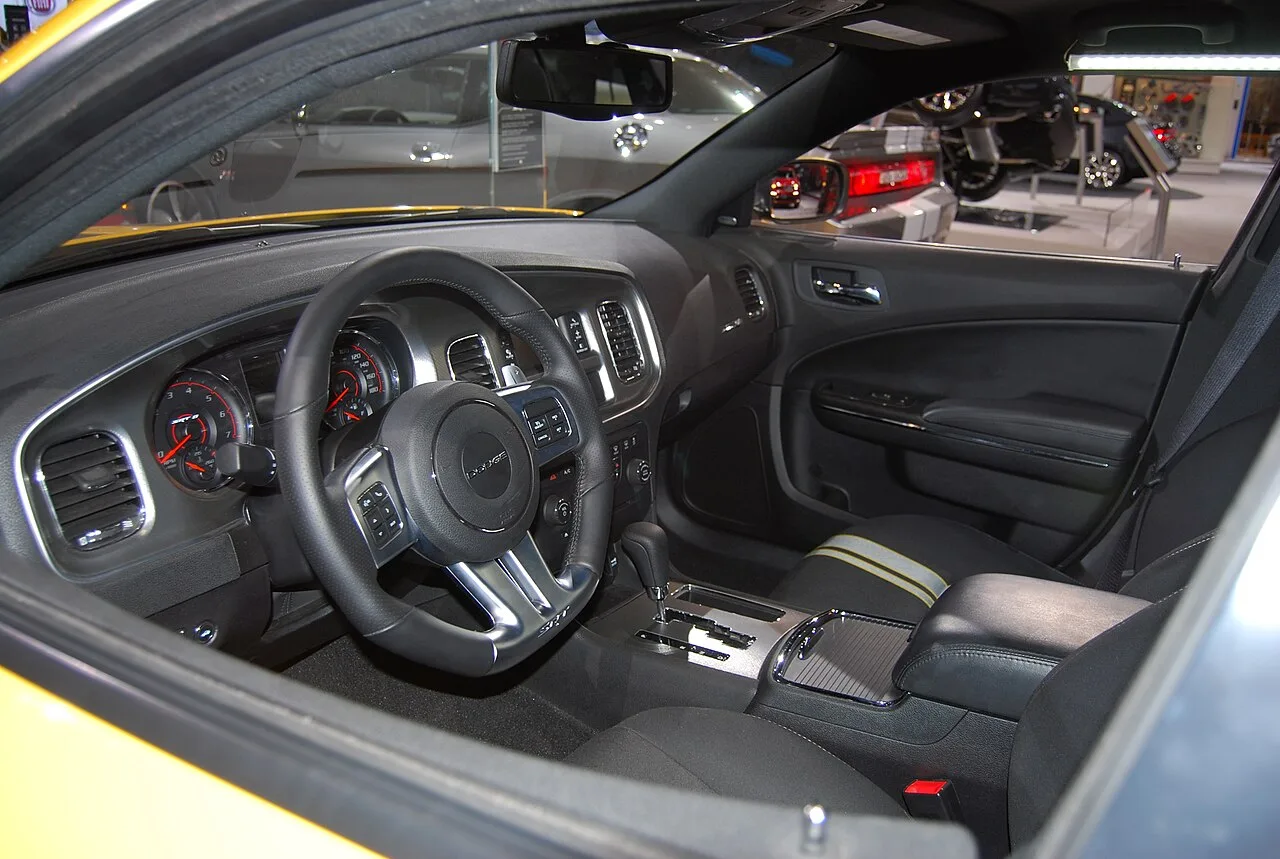 Dodge Charger L-body, interior