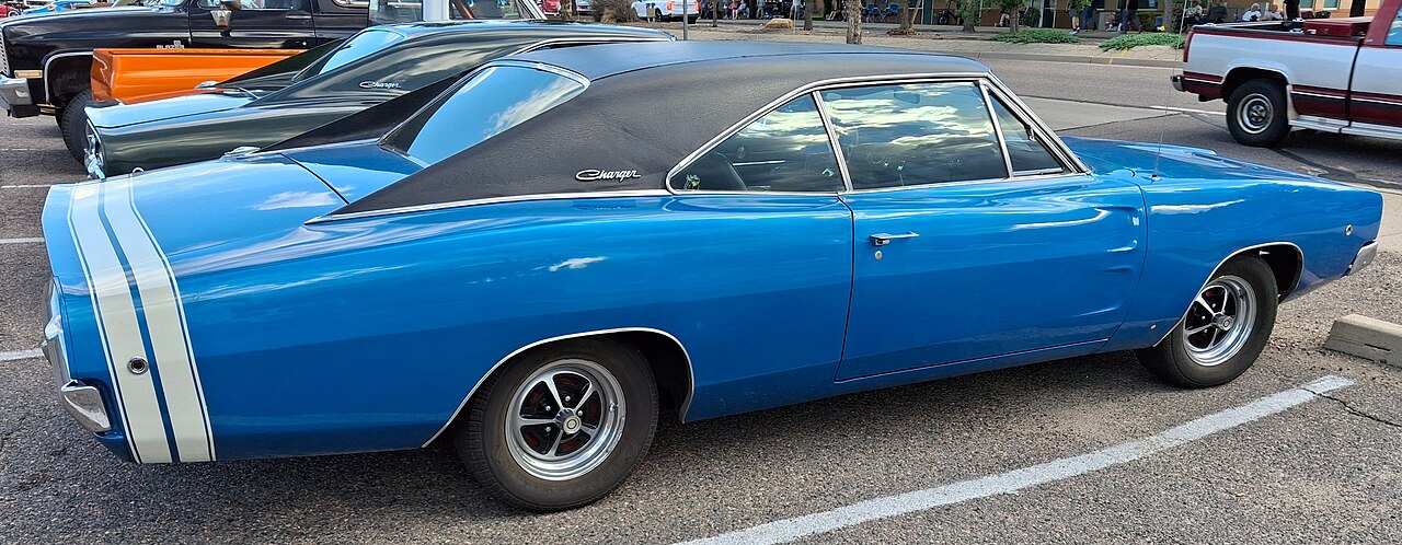 Dodge Charger, side