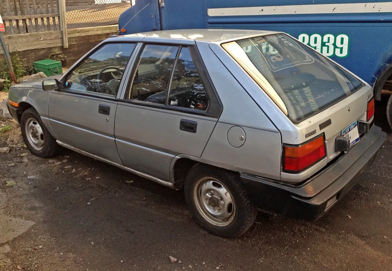 Dodge Colt, rear