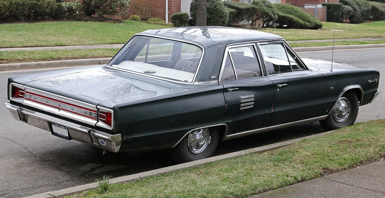 Dodge Coronet fifth generation, rear