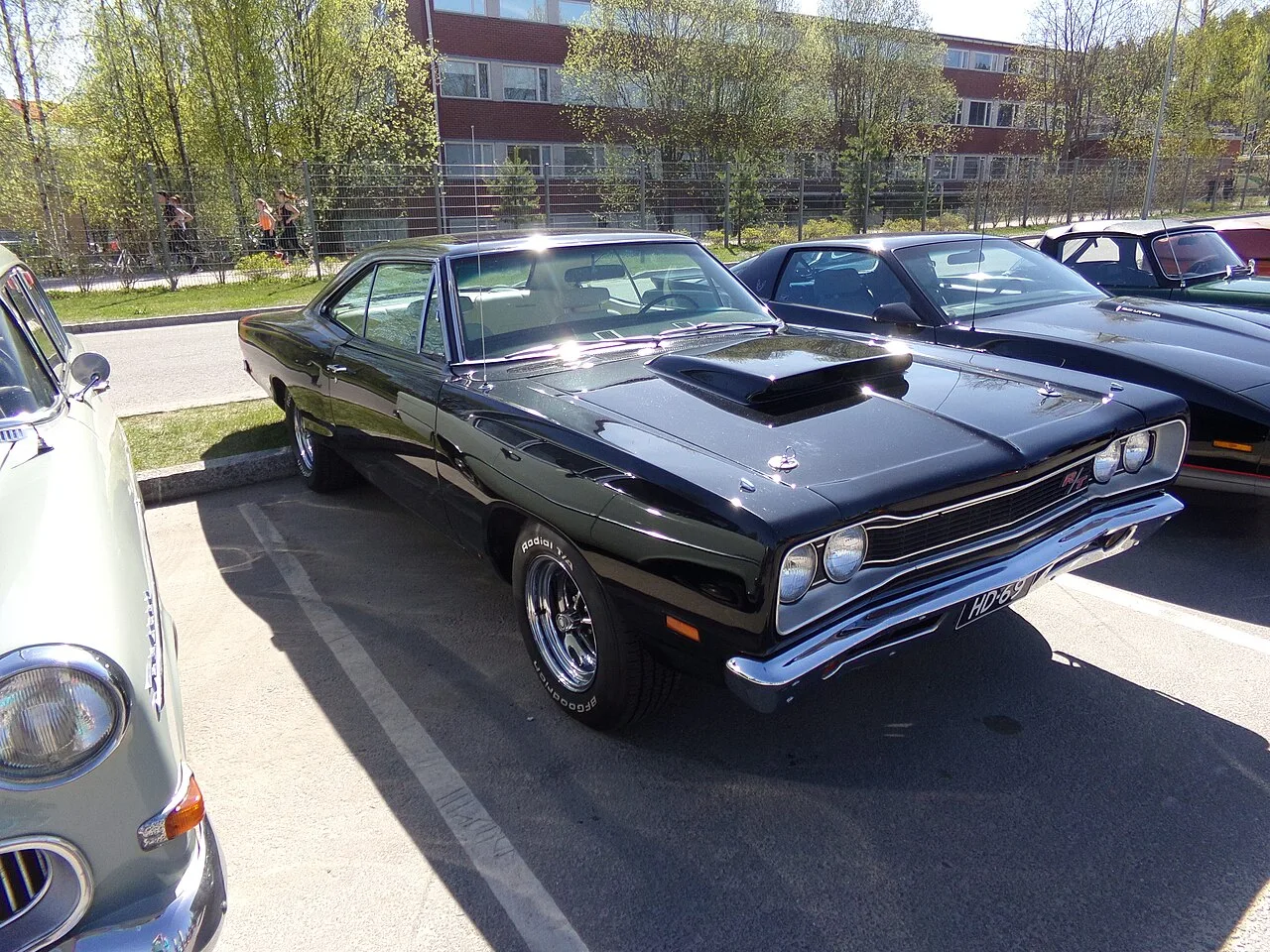 Dodge Coronet fifth generation, side
