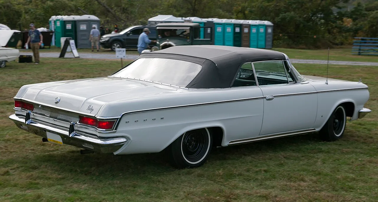 Dodge Custom 880 and 880, rear