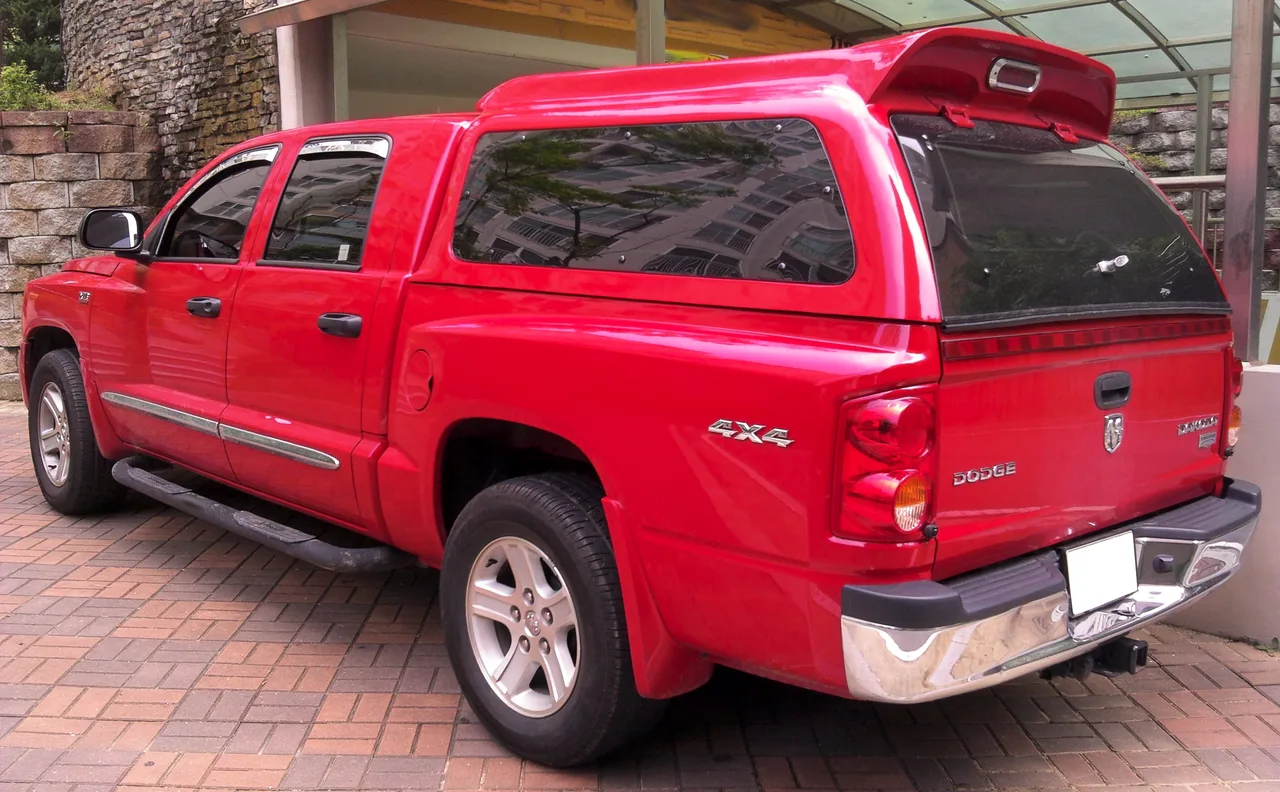 Dodge Dakota third generation, side