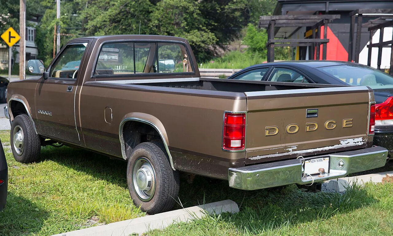 Dodge Dakota first generation, rear