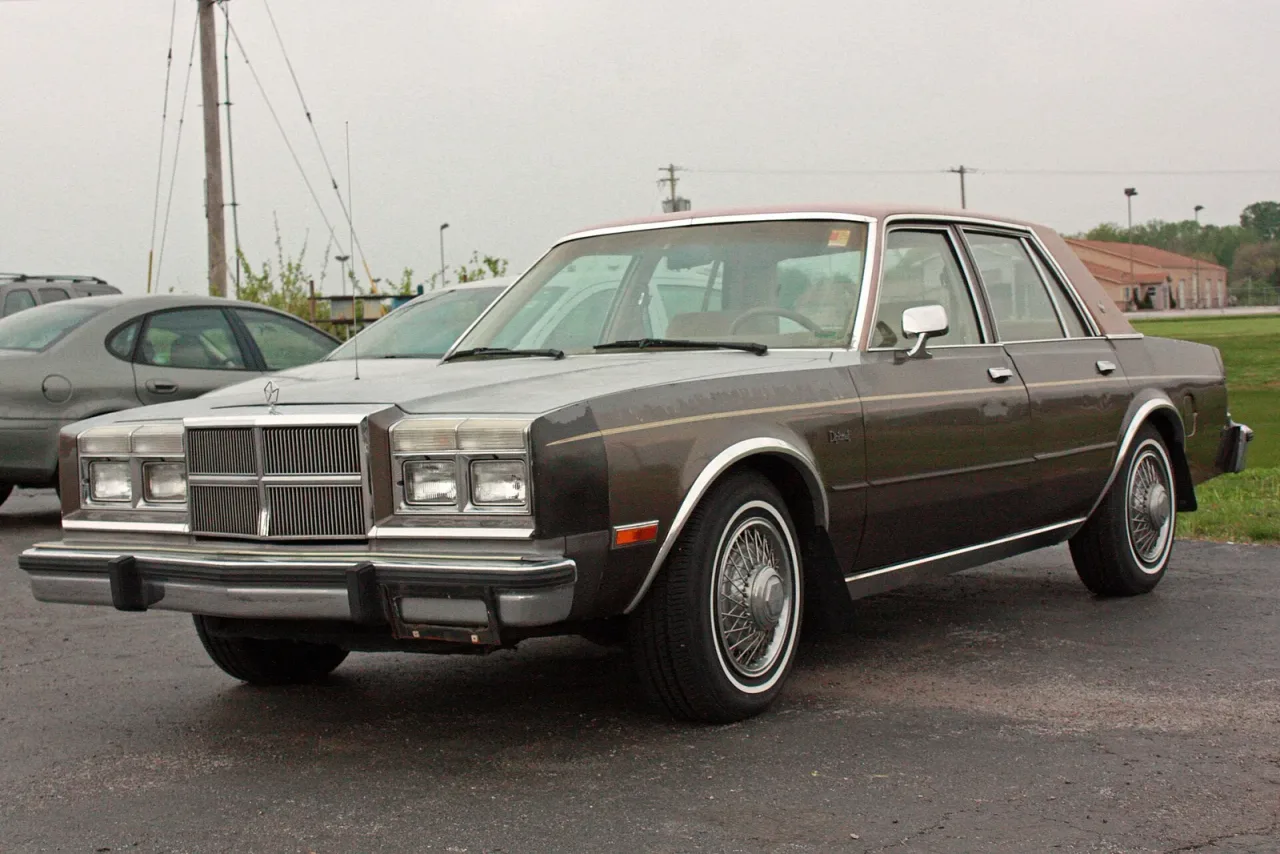 Dodge Diplomat, side