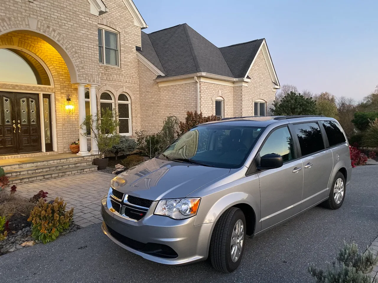 Dodge Grand Caravan, side