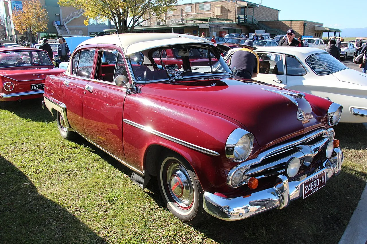 Dodge Kingsway, side