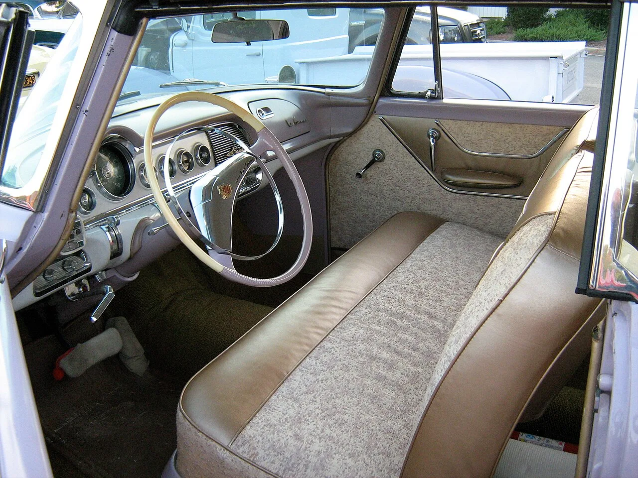 Dodge La Femme, interior