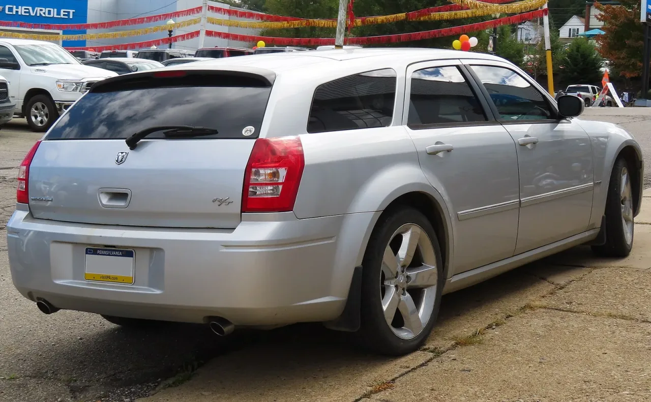 Dodge Magnum, rear
