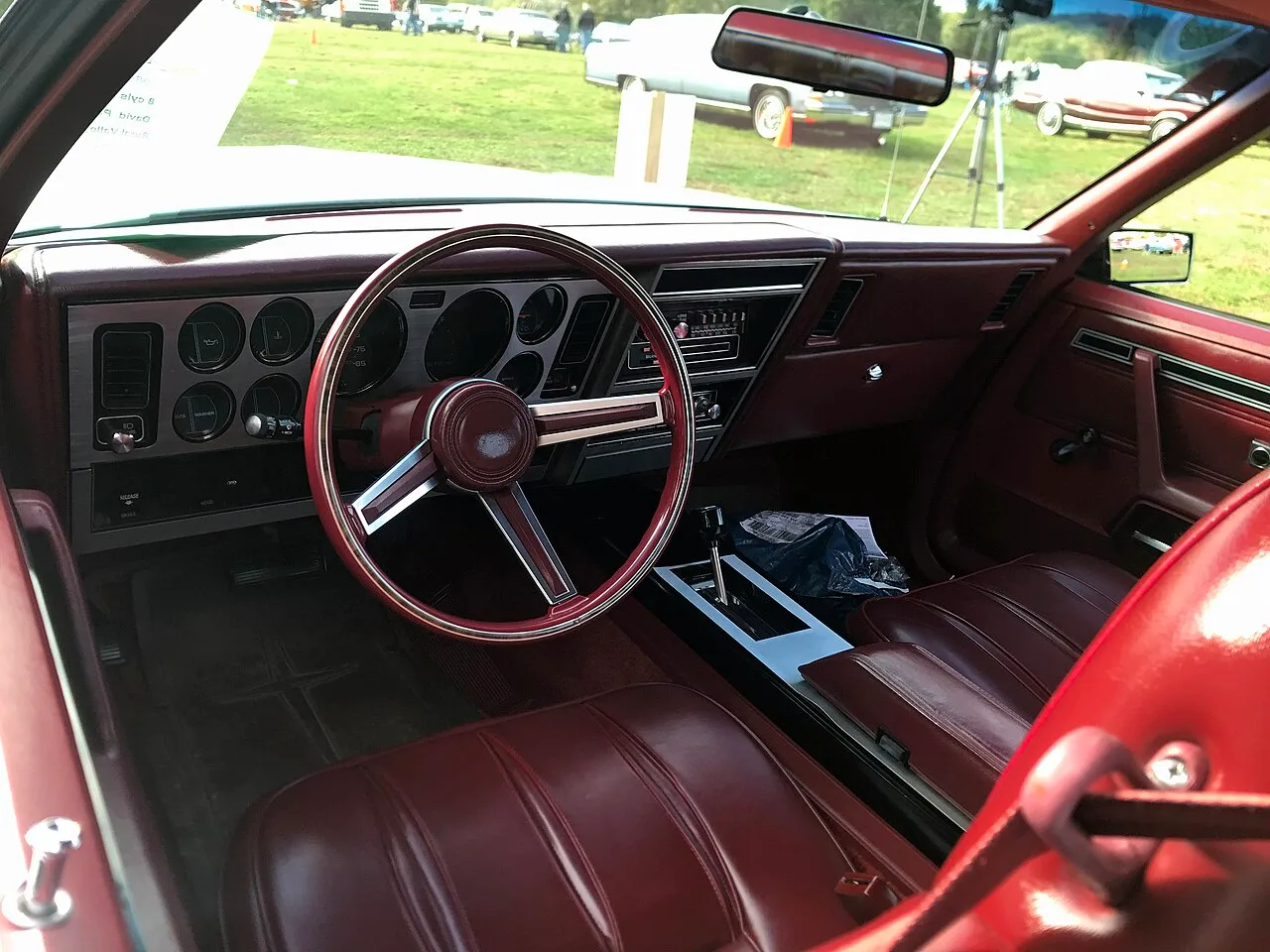 Dodge Mirada CMX 360, interior