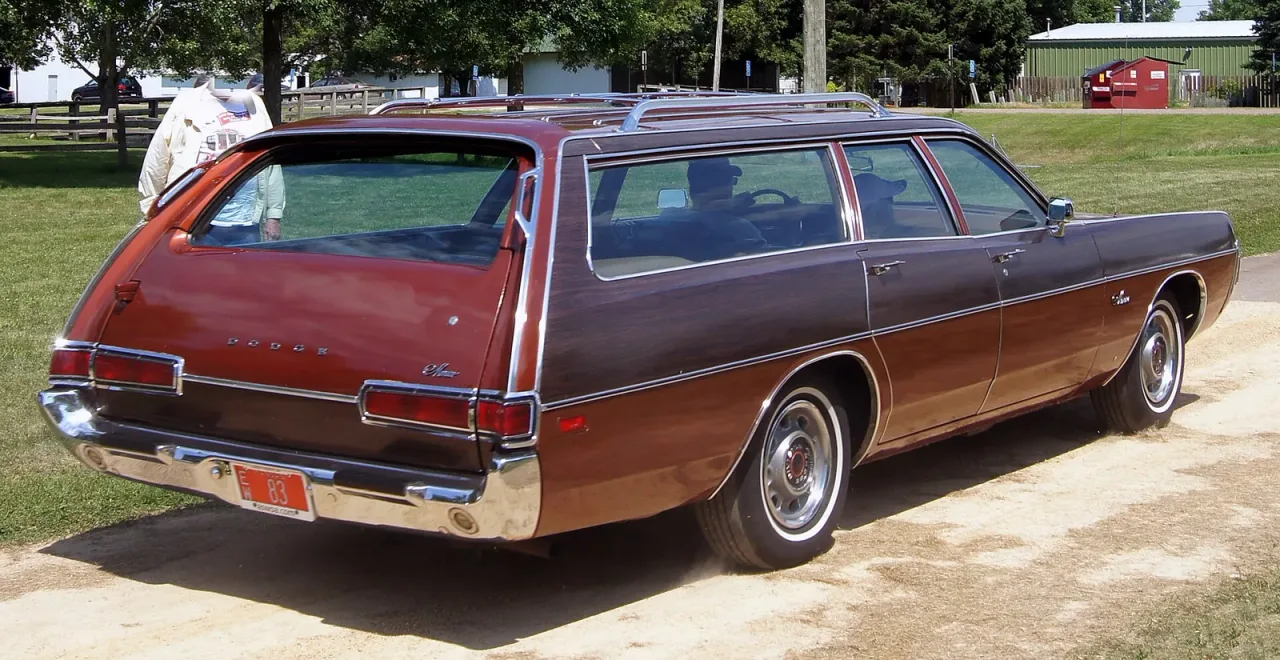 Dodge Monaco, rear
