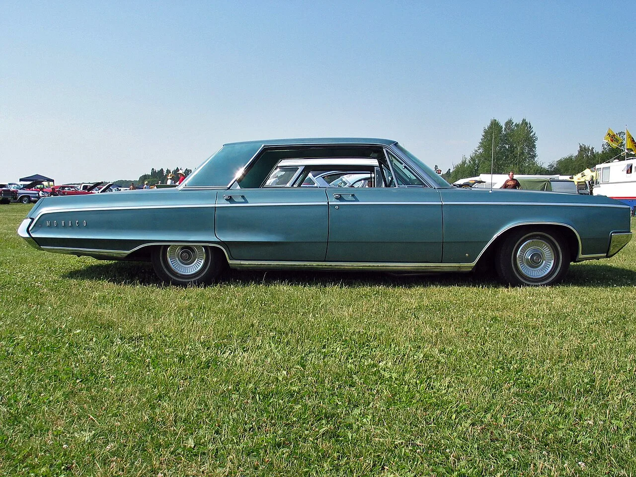 Dodge Monaco, side