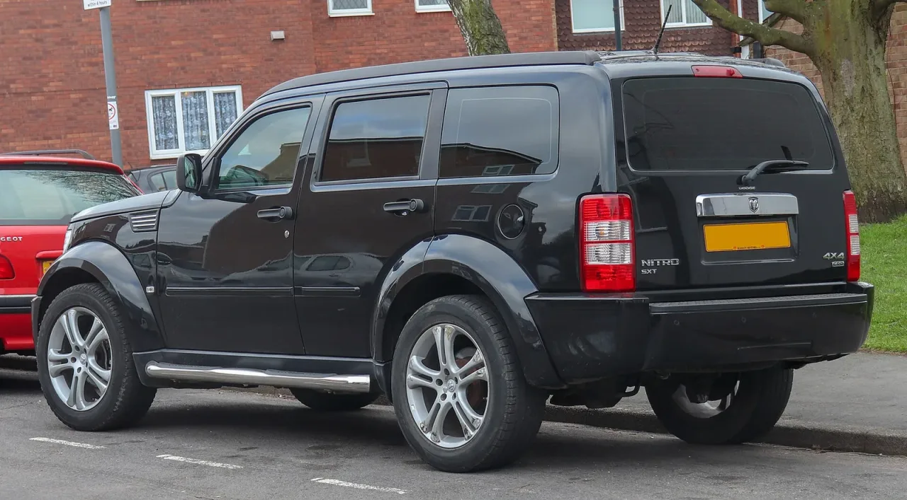 Dodge Nitro, rear