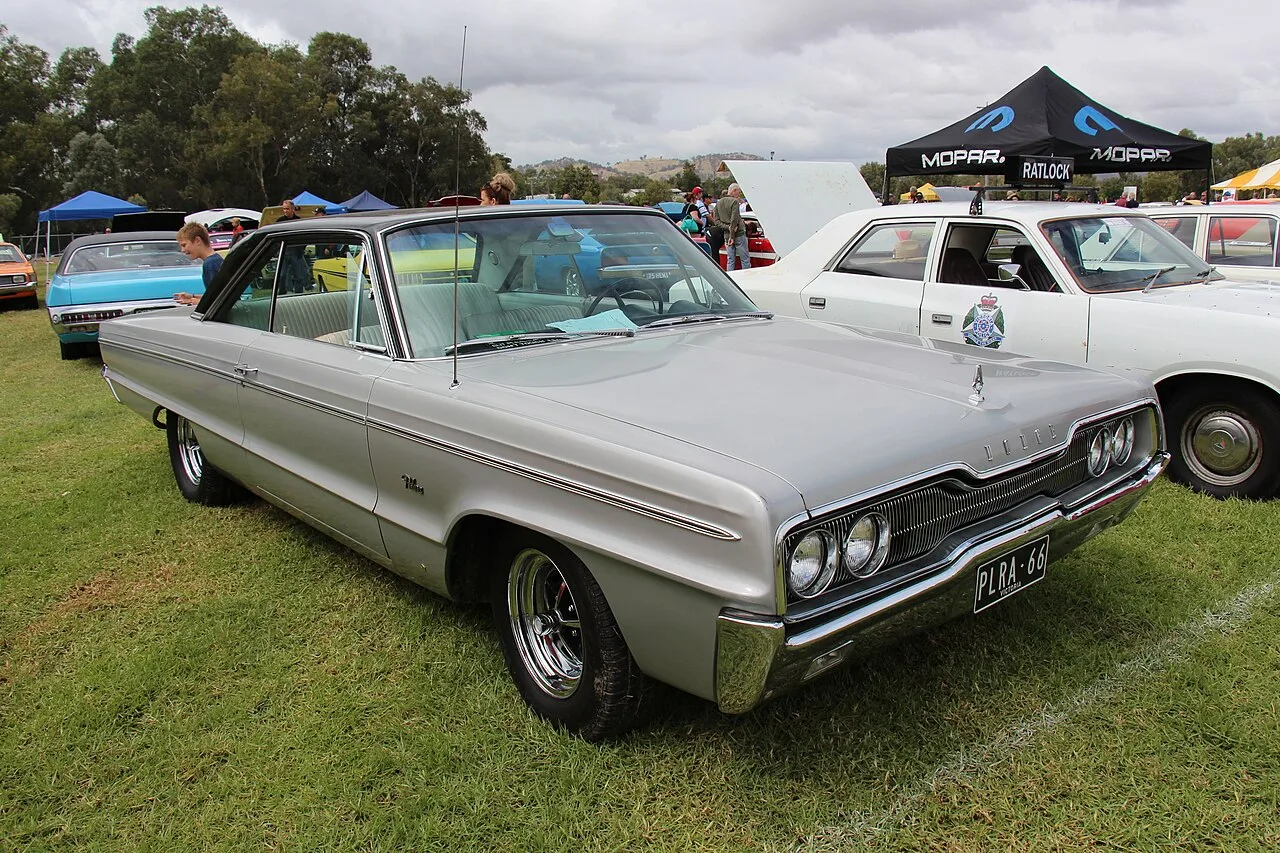 Dodge Polara, side