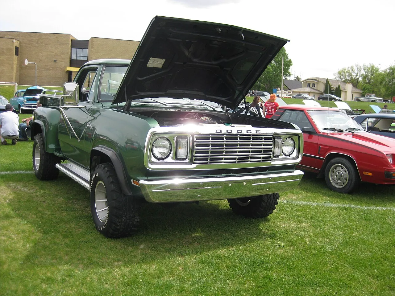 Dodge Power Wagon, side