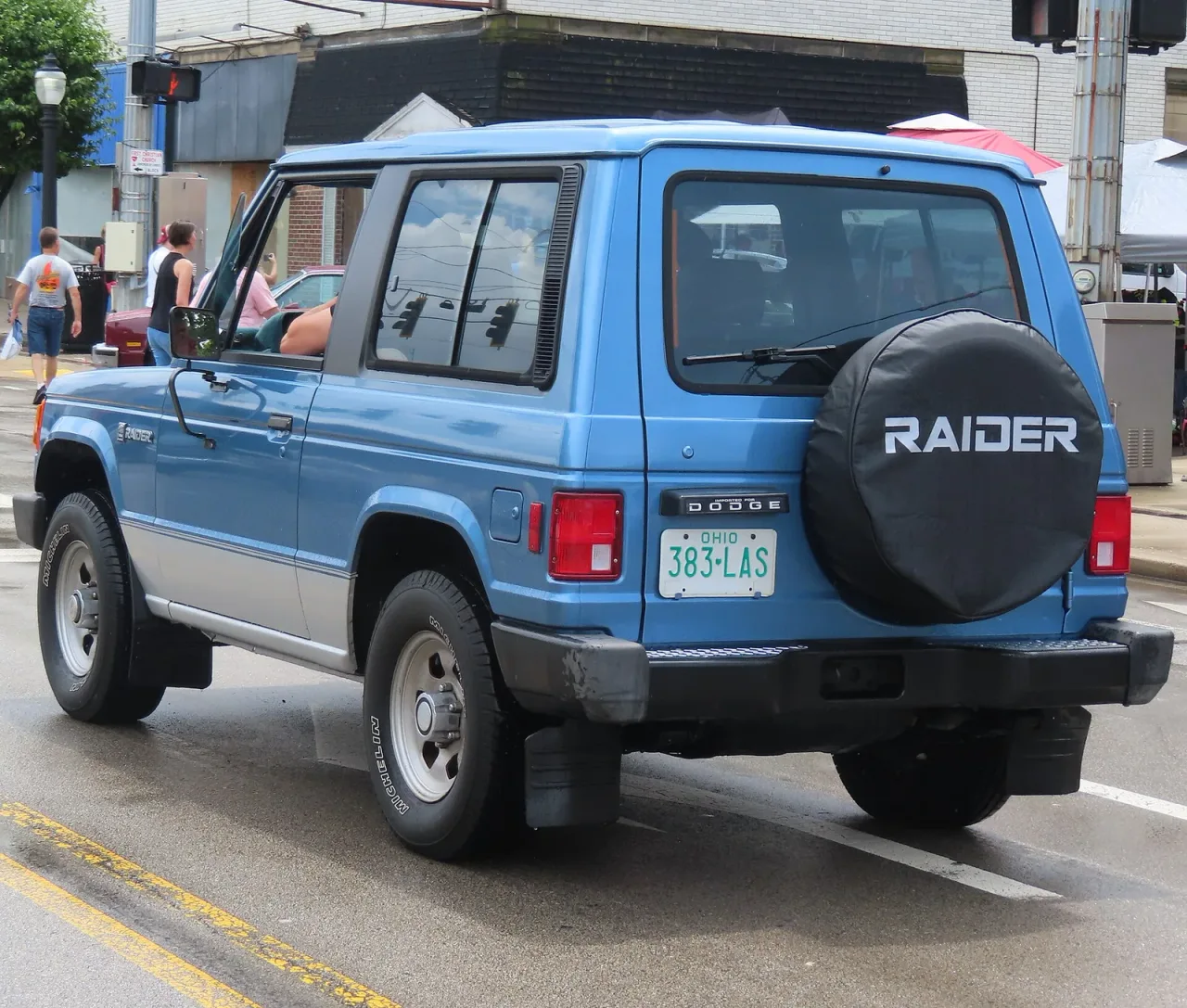 Dodge Raider, rear