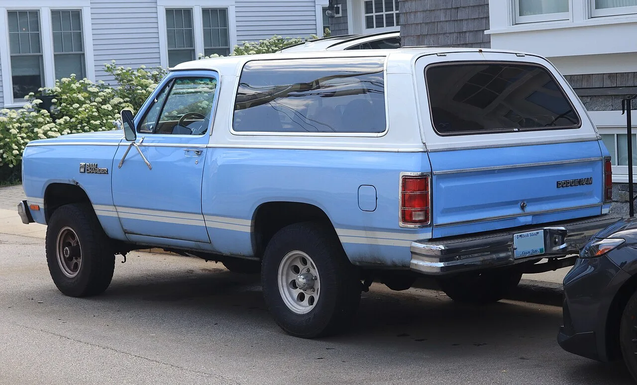 Dodge Ramcharger, rear