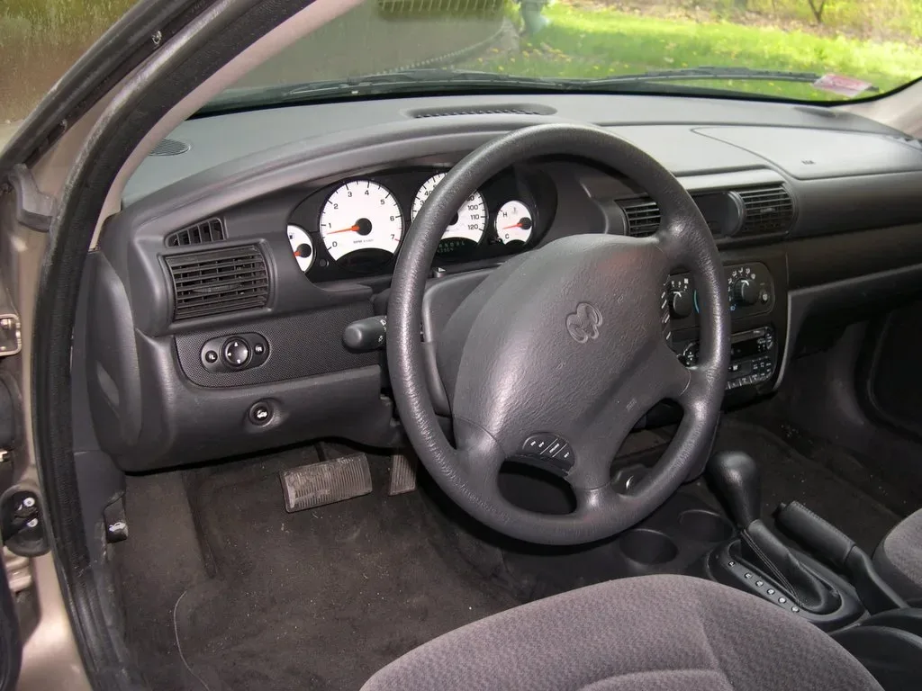 Dodge Stratus, interior