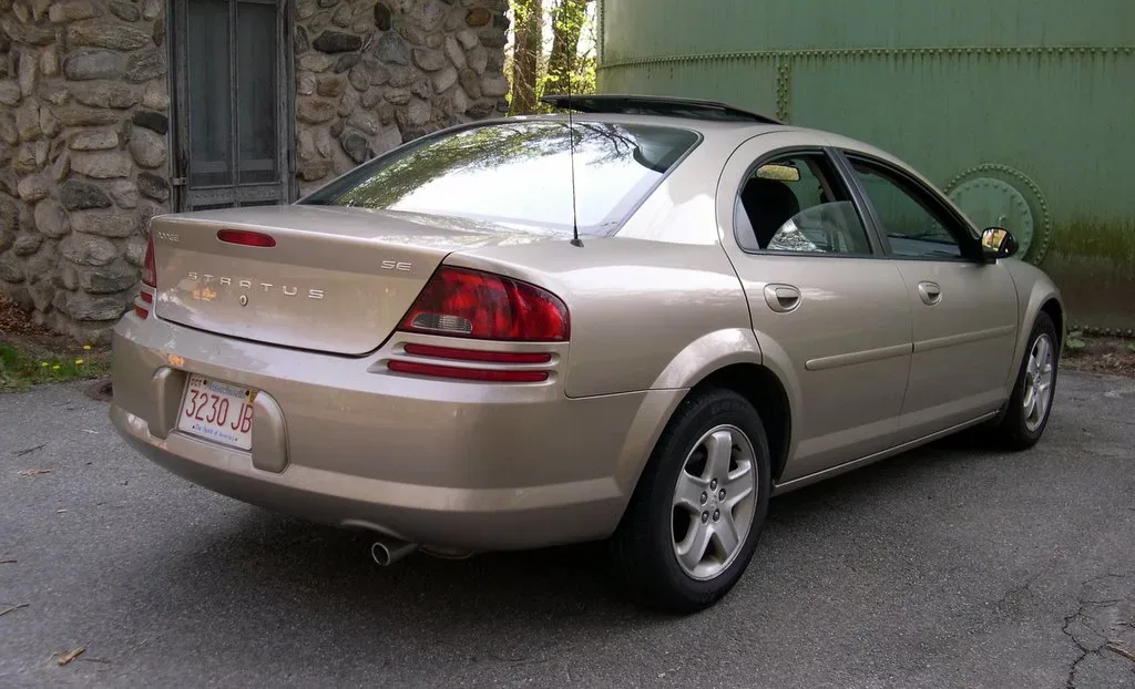 Dodge Stratus, rear