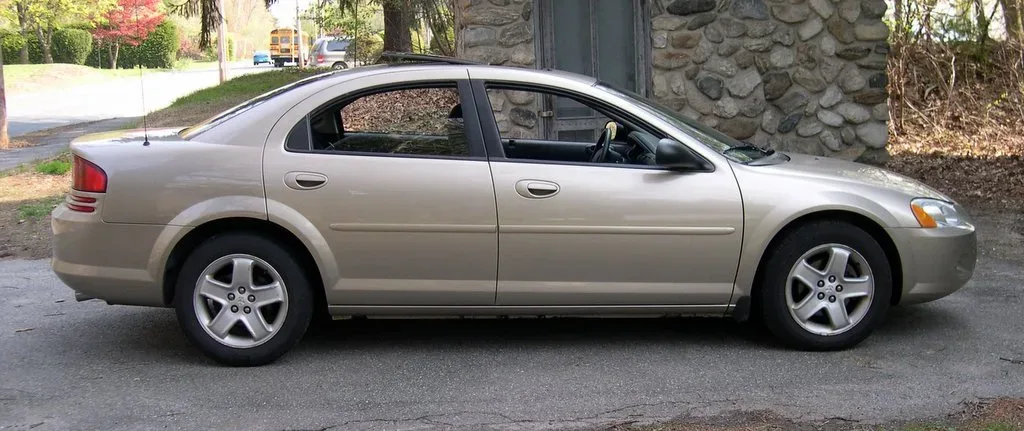 Dodge Stratus, side