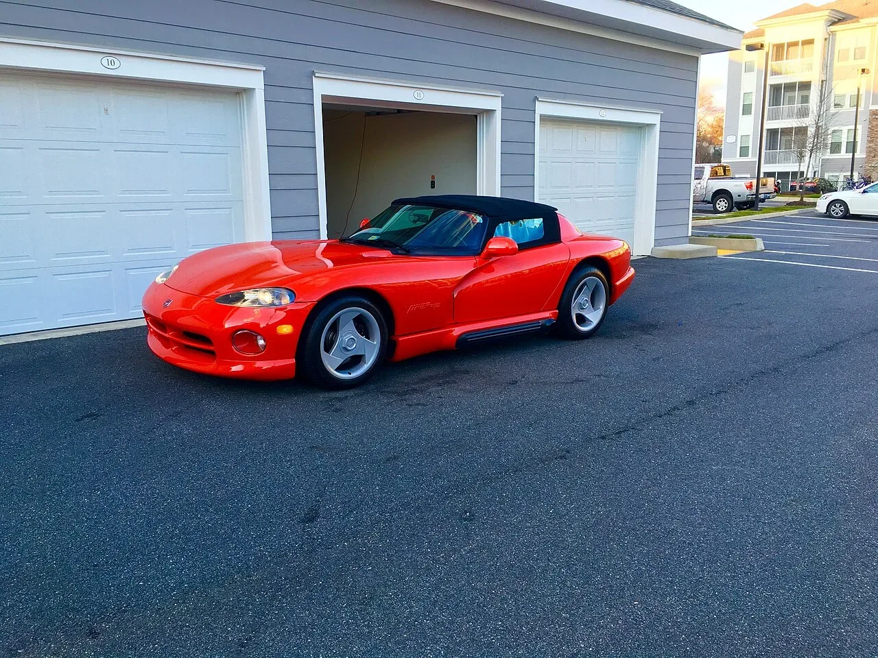 Dodge Viper, side