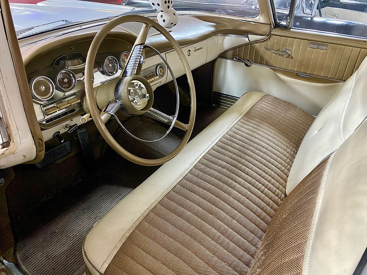 Edsel Corsair, interior