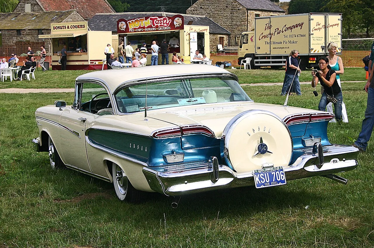 Edsel Pacer, rear