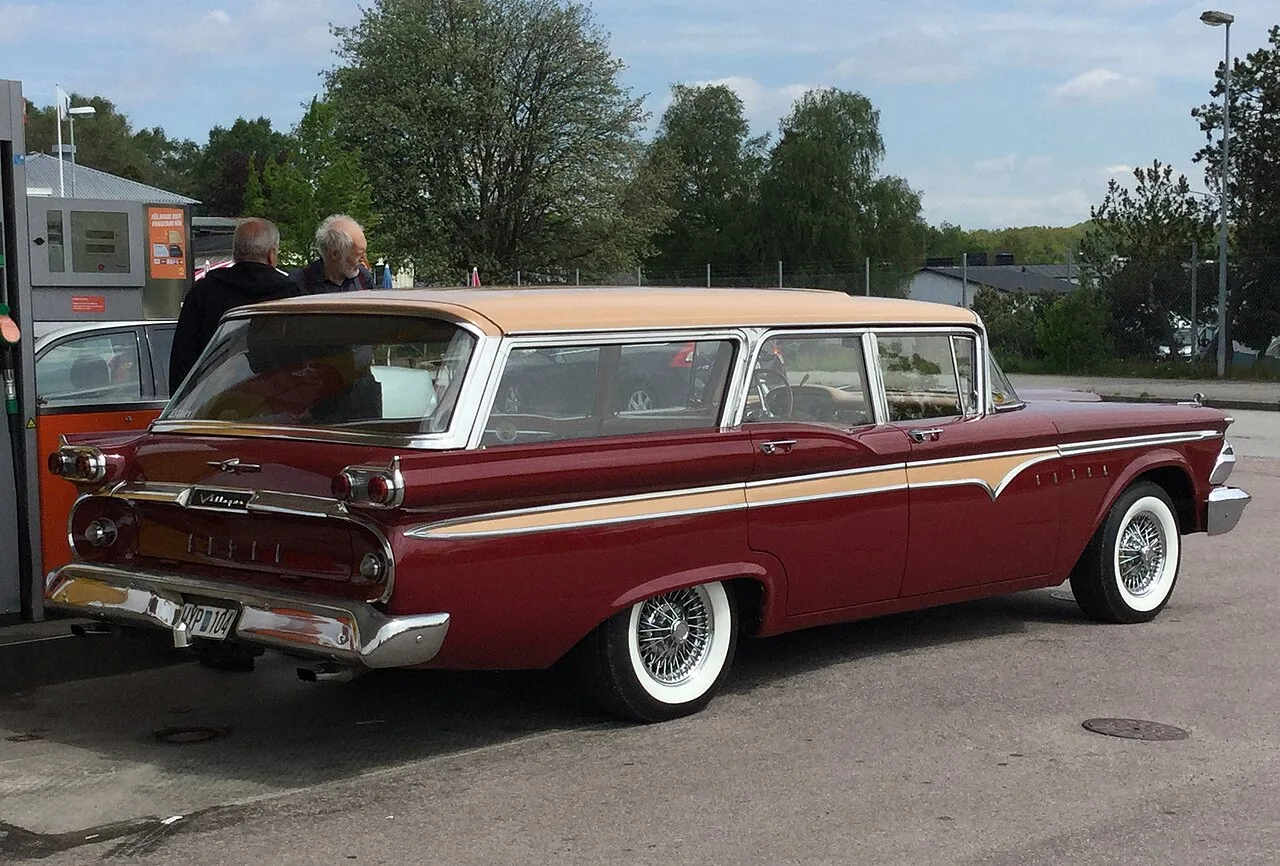 Edsel Villager, rear