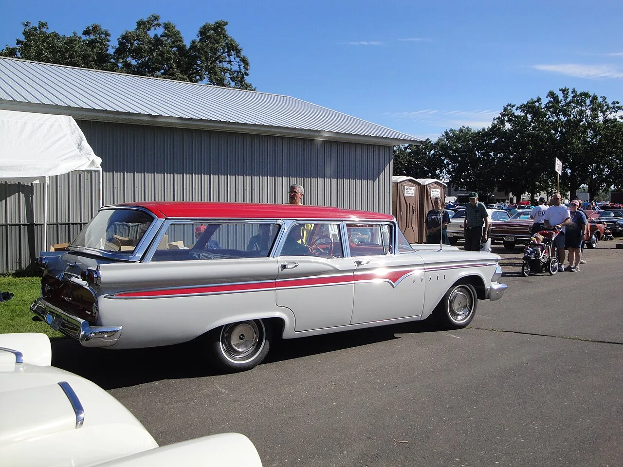 Edsel Villager, side