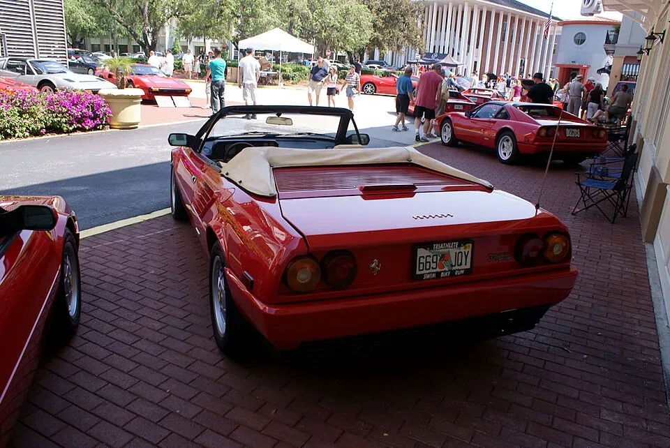 Ferrari 3.2 Mondial/Cabriolet, rear
