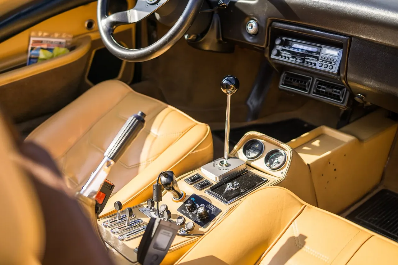Ferrari 308, interior