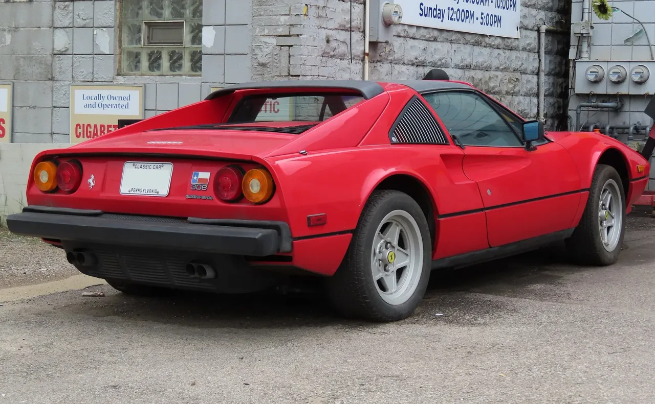Ferrari 308, rear