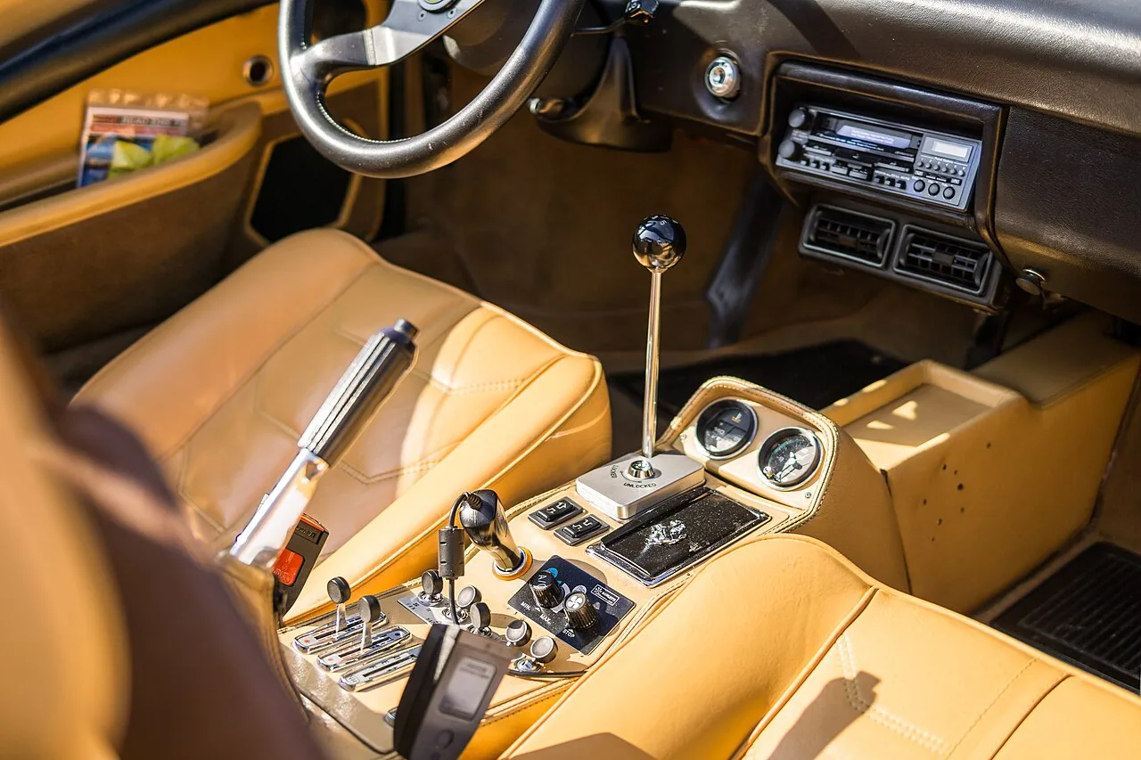 Ferrari 308 GTB/GTS, interior