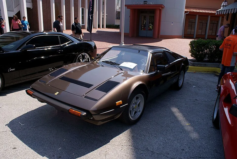 Ferrari 308 GTB/GTS, side