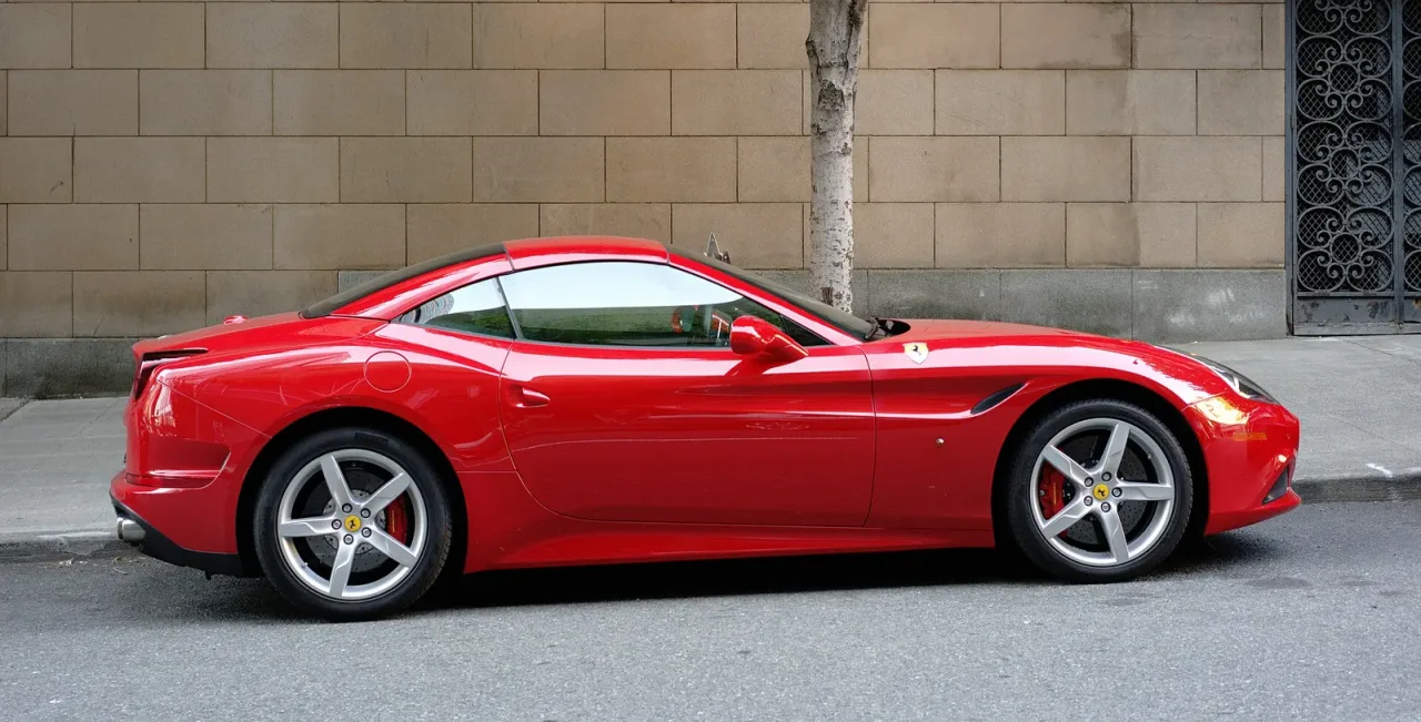 Ferrari California T, side