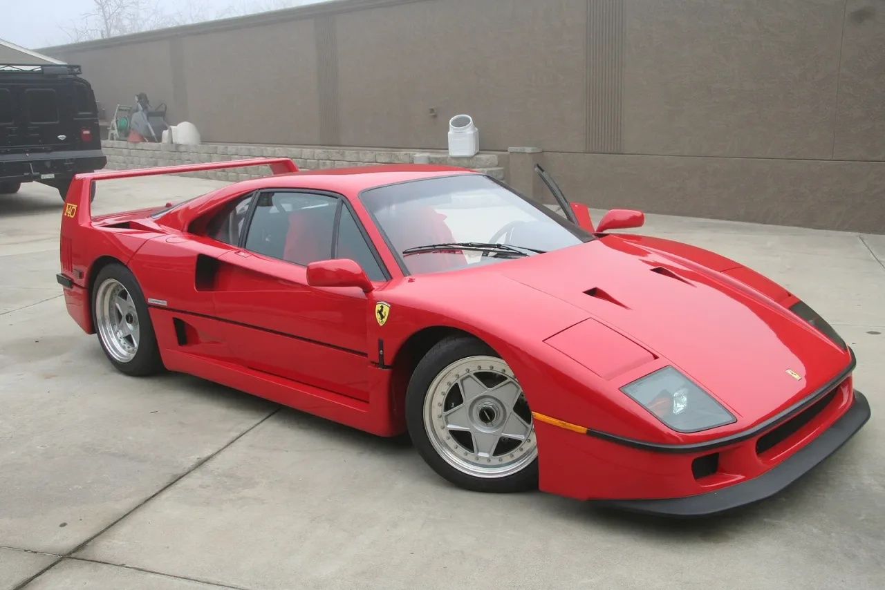 Ferrari F40, side