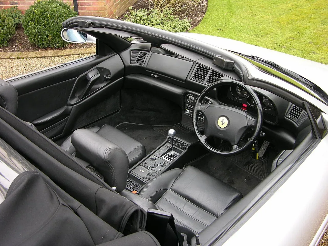 Ferrari F355, interior
