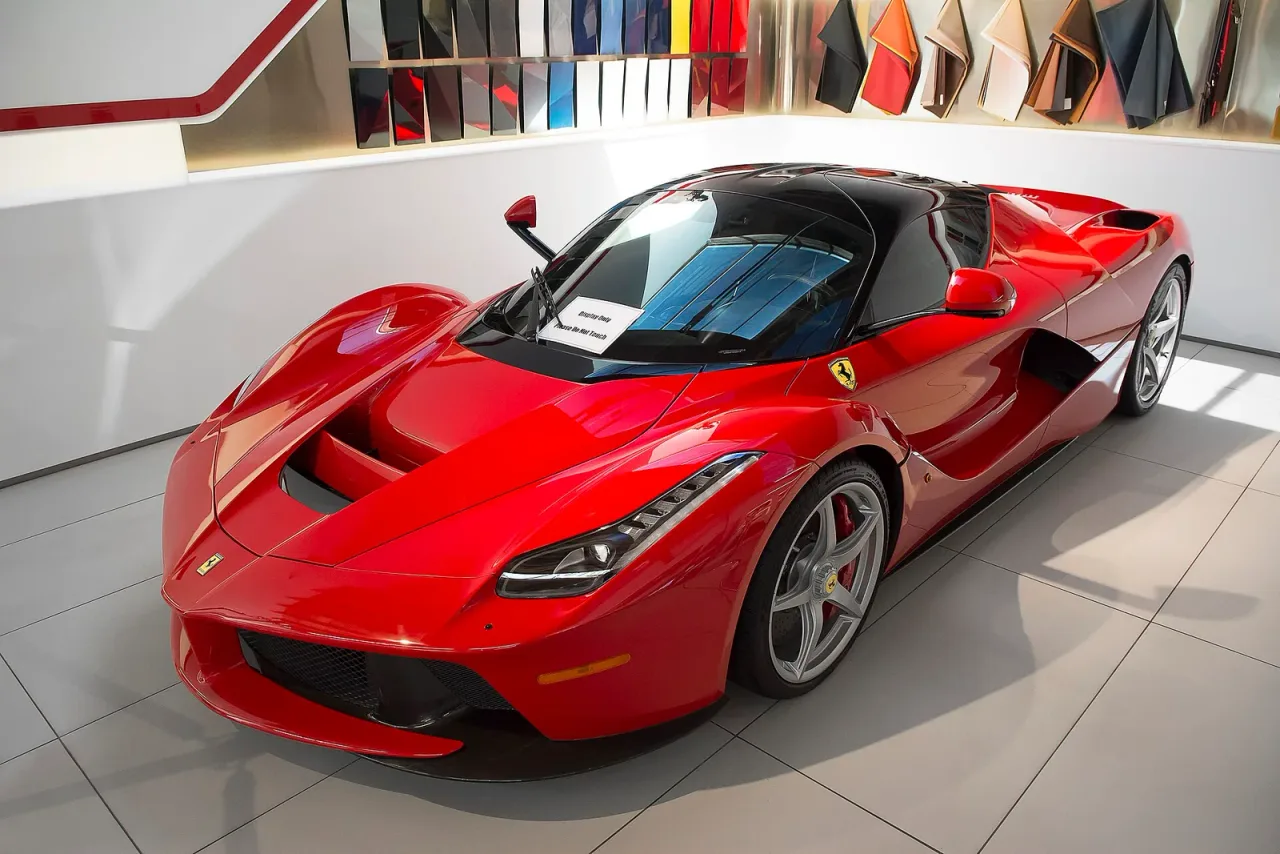 Ferrari LaFerrari, side
