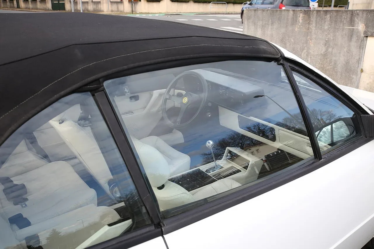 Ferrari Mondial T/Cabriolet, interior